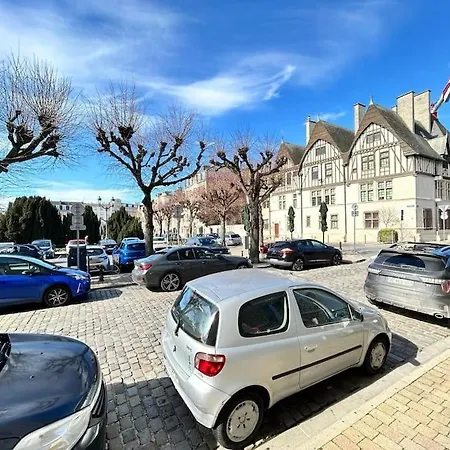 - Place Du Forum Spacieux T2 Au Centre-ville Reims